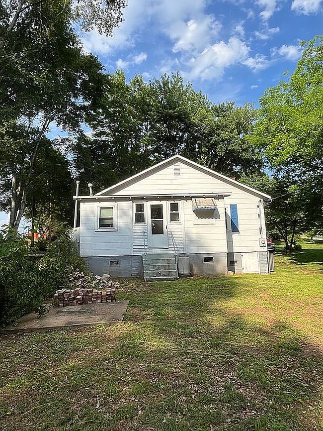 Photo of 307 Nealy St, Pickens, SC