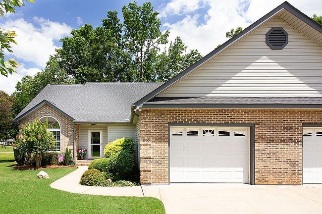 Photo of 1209 Cobbs Glen Dr