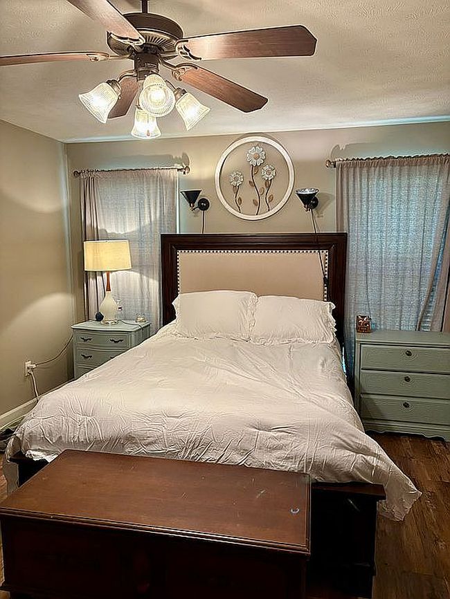 Image of 2240 Desha Dr