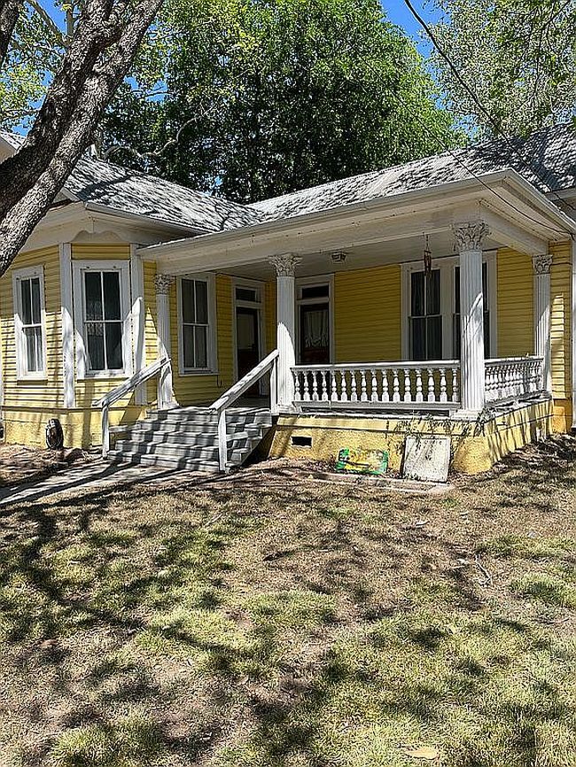 Photo of 269 Lee St, Seguin, TX