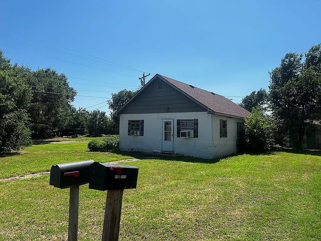 Photo of 617 N Miller St, Vici, OK