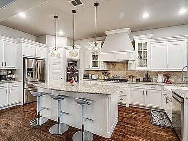 Additional photo 3 of property located at 404 Bennington Ln