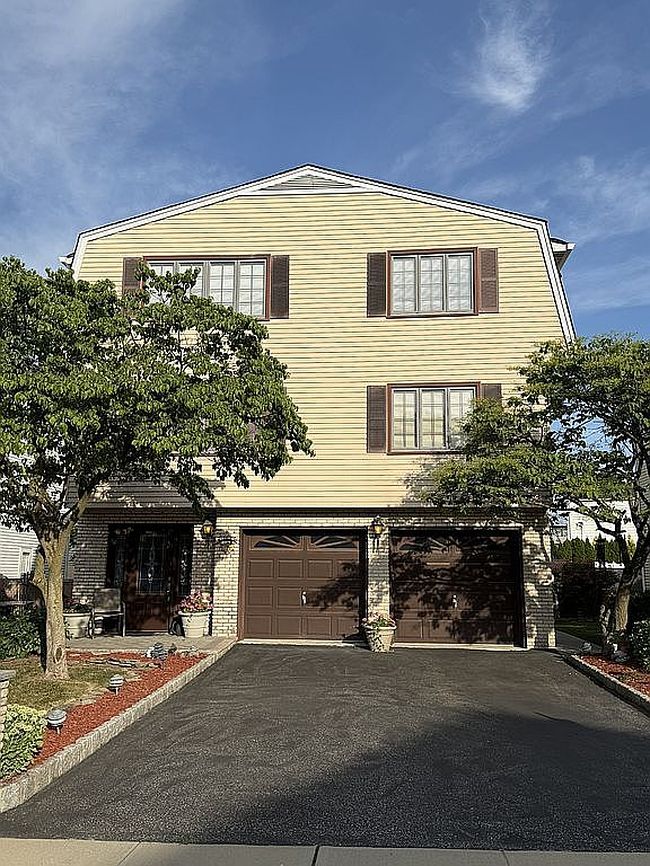 Photo of 16 Village Pl, Secaucus, NJ