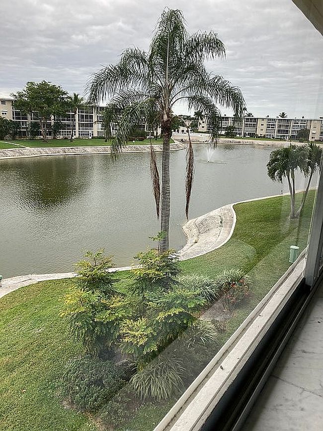 Image of 2616 Garden Dr N Apt 305