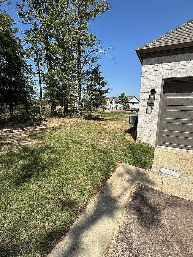 Image of 105 Farm View Dr #109