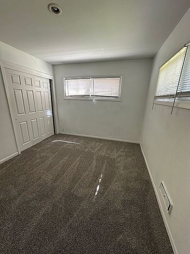 Photo of 11001 Ewing Ave, Kansas City, MO