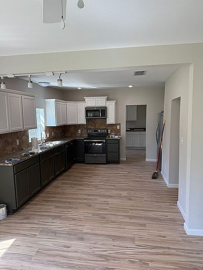 Image of 607 E Duval St