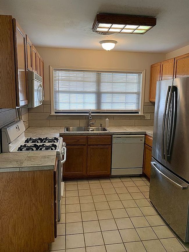 Additional photo 3 of property located at 2512 Pine St