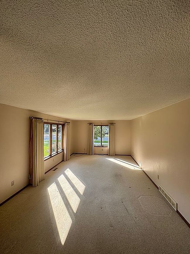 Photo of 111 7th St E, Canby, MN