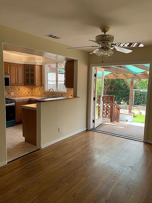 Photo of 21221 San Miguel St, Woodland Hills, CA