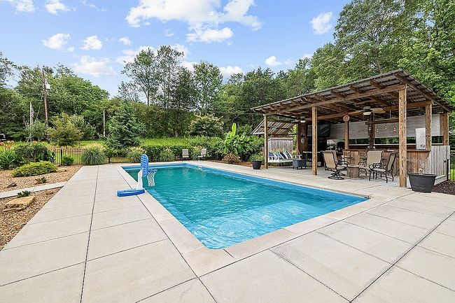 Photo of 863 Murphrees Valley Rd, Springville, AL