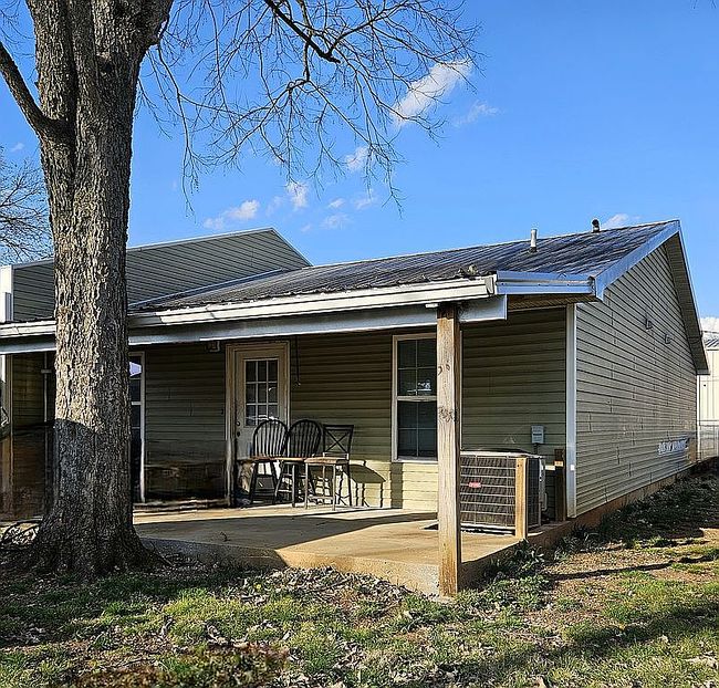 Image of 121 W 11th Ave