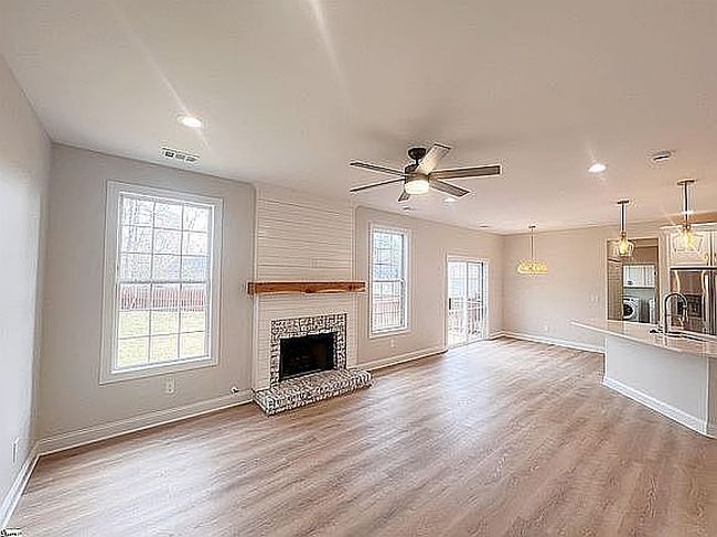 Photo of 22 Heather Stone Ct, Simpsonville, SC