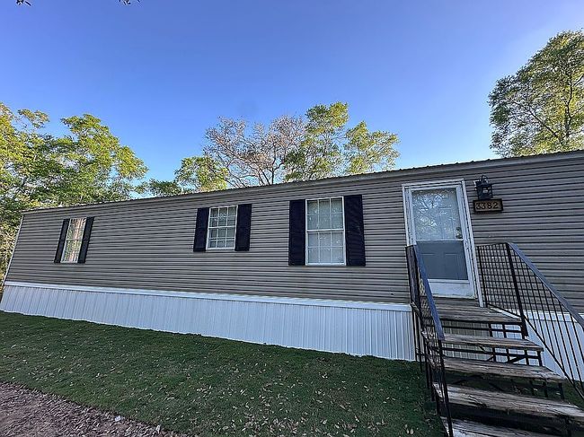 Photo of 3382 Lakeshore Dr