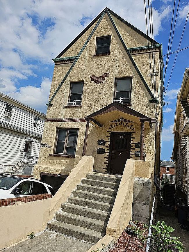 Photo of 96 Hart Ave, Yonkers, NY