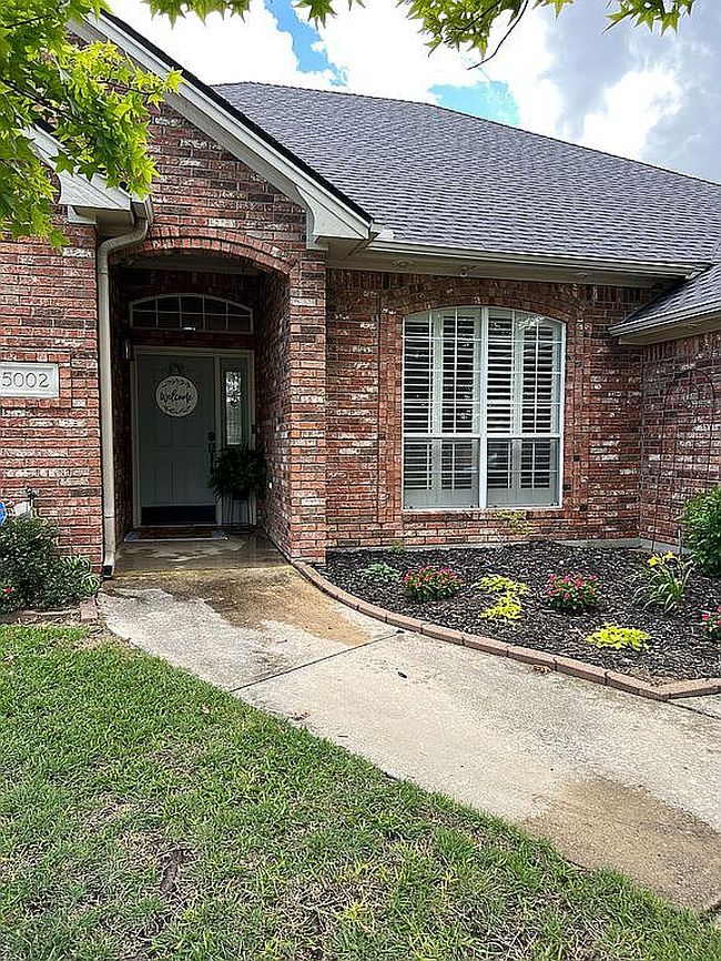 Image of 5002 Lakeshore Dr