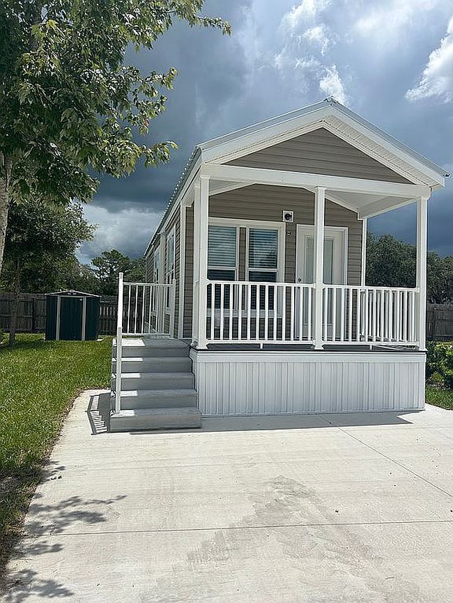 Photo of 9855 County Road 13 S #406, Hastings, FL