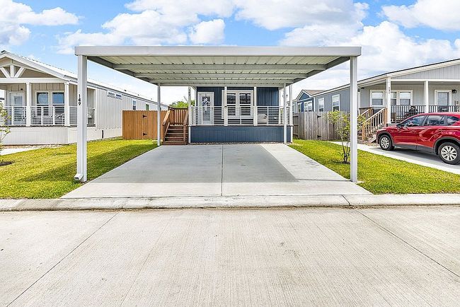 149 Landing Ln, Pearland, TX