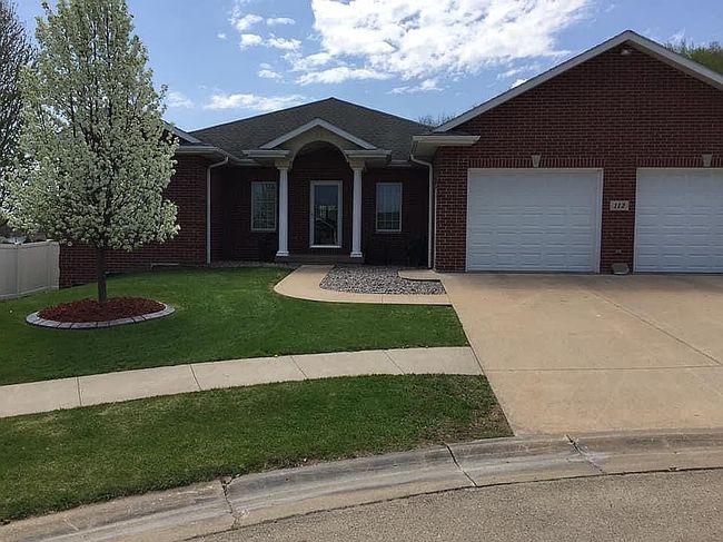 Photo of 112 Sunrise Ct, Bellevue, IA