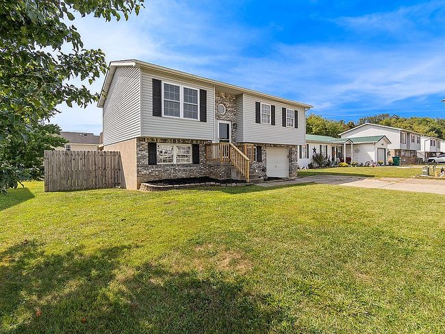 Photo of 105 Hampton Ln