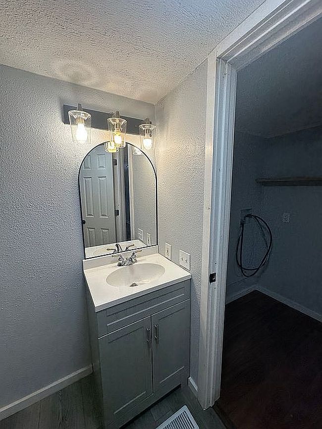 Photo of 2901 Willow Glen Trl, Mogadore, OH