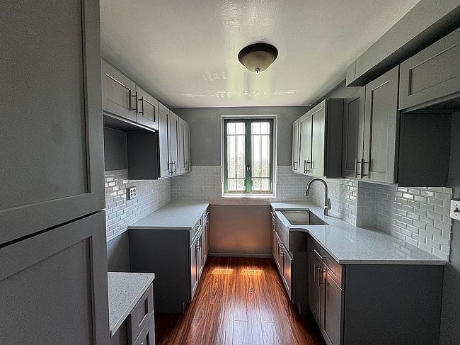 Preview of property located at 1690 Metropolitan Ave