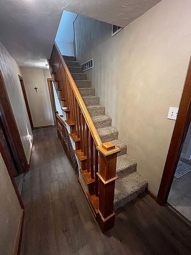 Photo of 301 2nd Ave Se, Dyersville, IA