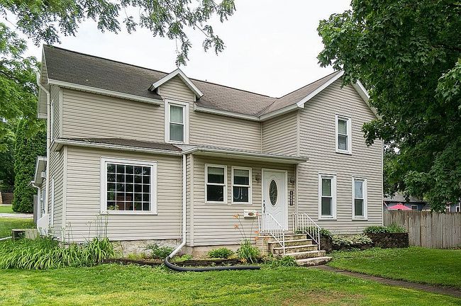 Photo of 1221 Main St