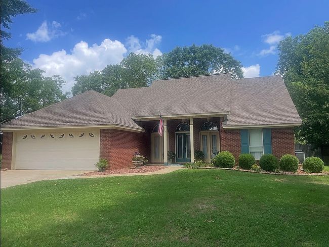Photo of 485 Spring Hollow Dr, Deatsville, AL