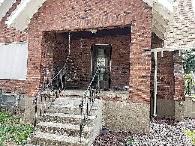 Photo of 905 Center Ave, Ottumwa, IA