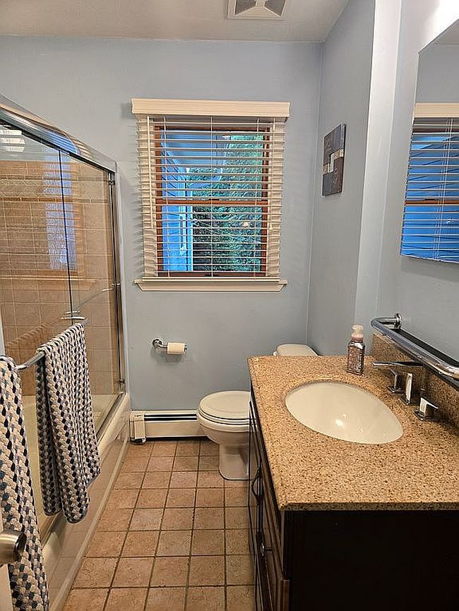 Photo of 6 Satinwood Rd, Bayville, NY