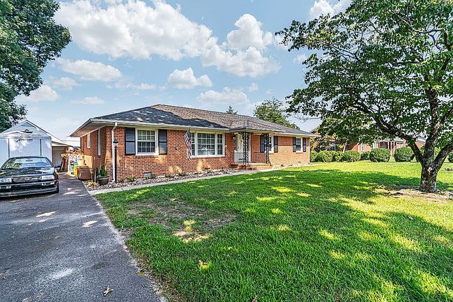 Photo of 7477 Lexington Dr, Mechanicsville, VA