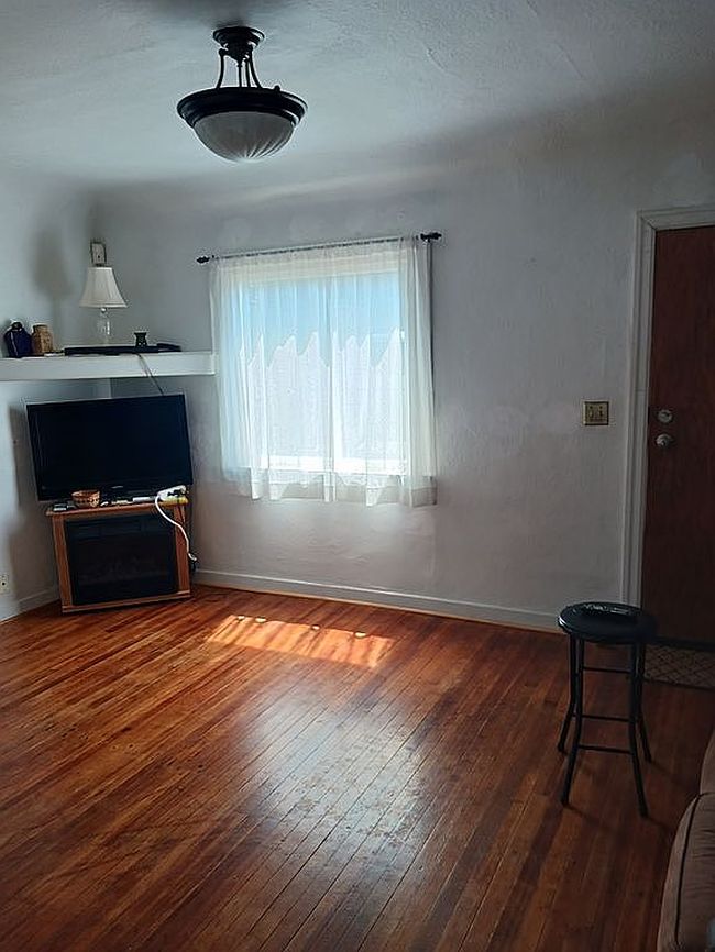 Preview of property located at 709 W 5th St