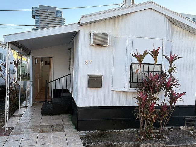 Image of 37 Bay Ave