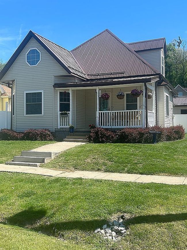 Image of 200 E 4th St