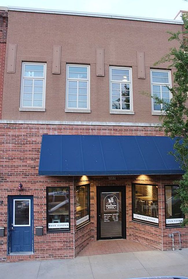 Image of 305 E Main St