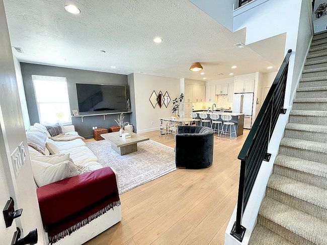 Image of 714 W Claystone Dr