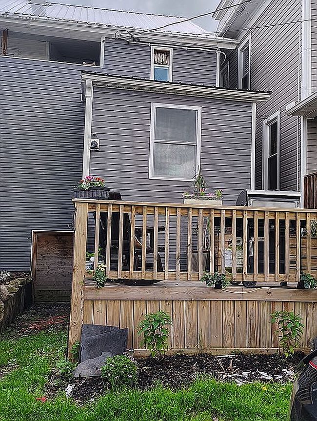 Image of 115 E Market St