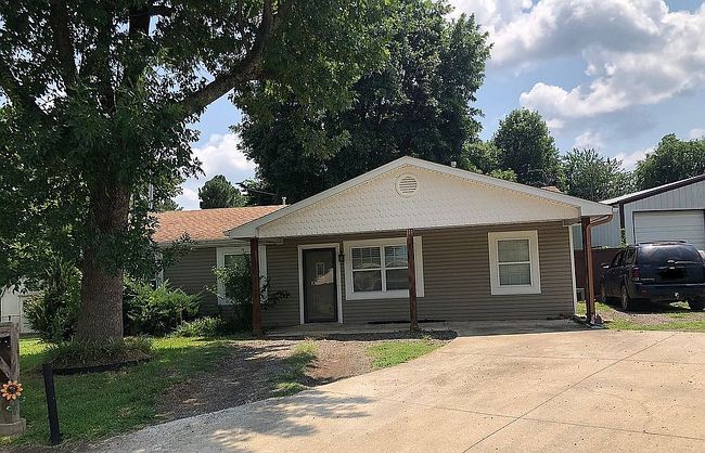 Photo of 111 Hughes Ave, Hugo, OK
