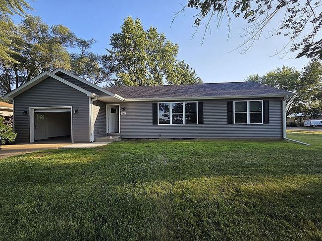 Photo of 351 E Southmoor St, Manito, IL