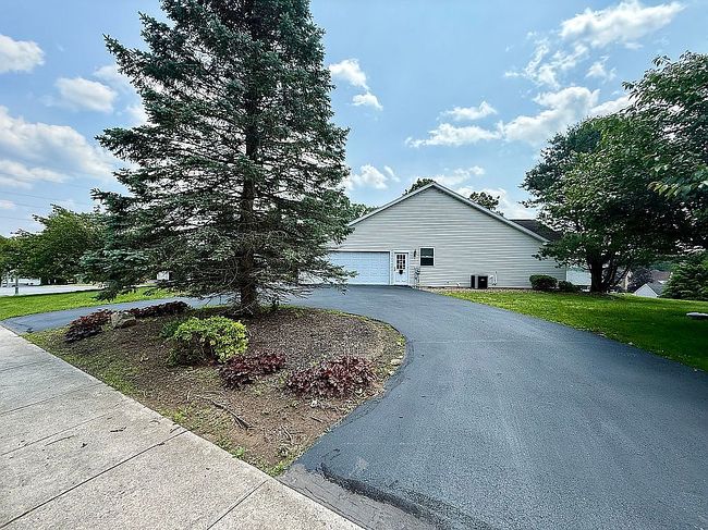 Photo of 112 Hickory Dr, Pottsville, PA