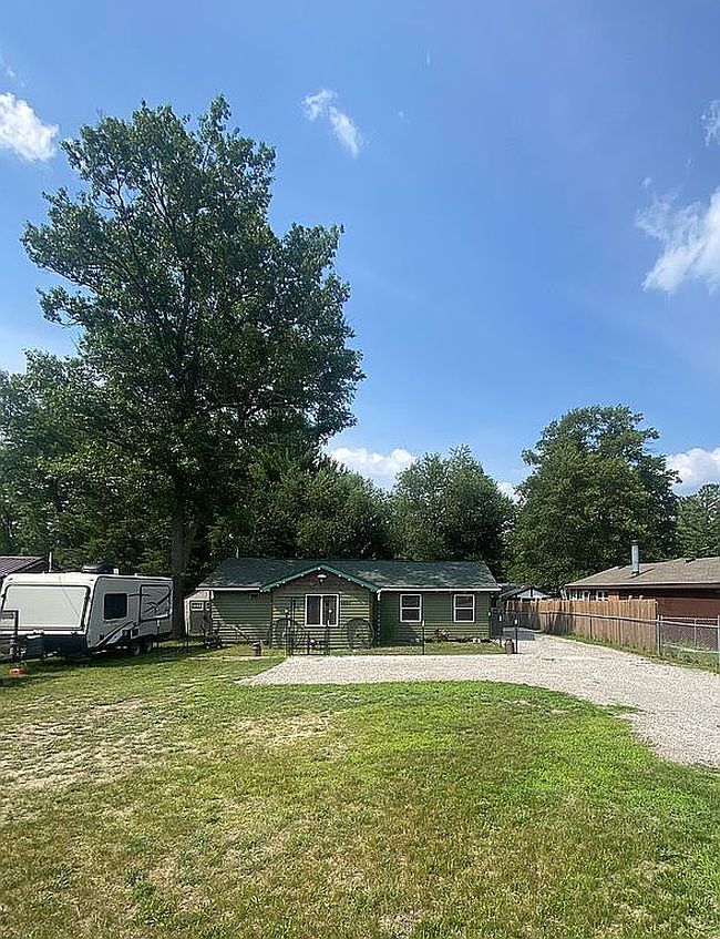 Photo of 9097 Superior Ave, Saint Helen, MI
