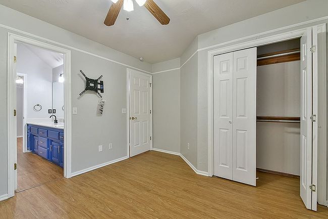 Additional photo 3 of property located at 12908 Meadow Crest Dr