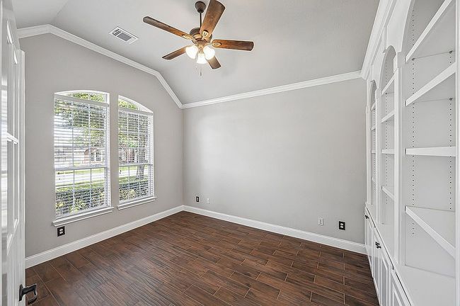 Photo of 124 Lamar Canyon Ln, Friendswood, TX