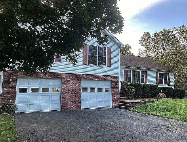 Photo of 162 Hilltop Dr, Hurley, NY