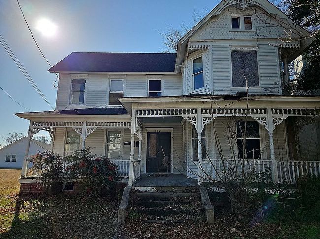 Image of 209 E Burgess St