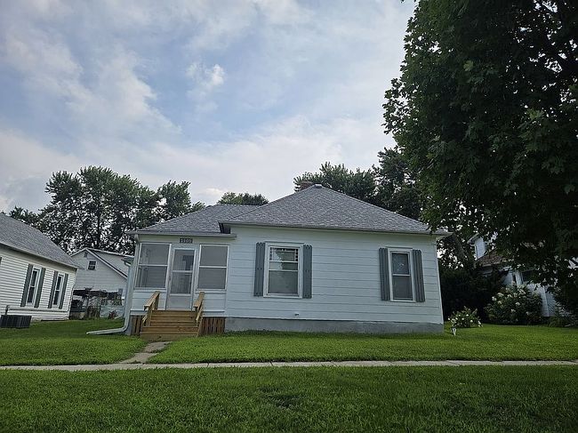 Photo of 1105 13th St, Auburn, NE