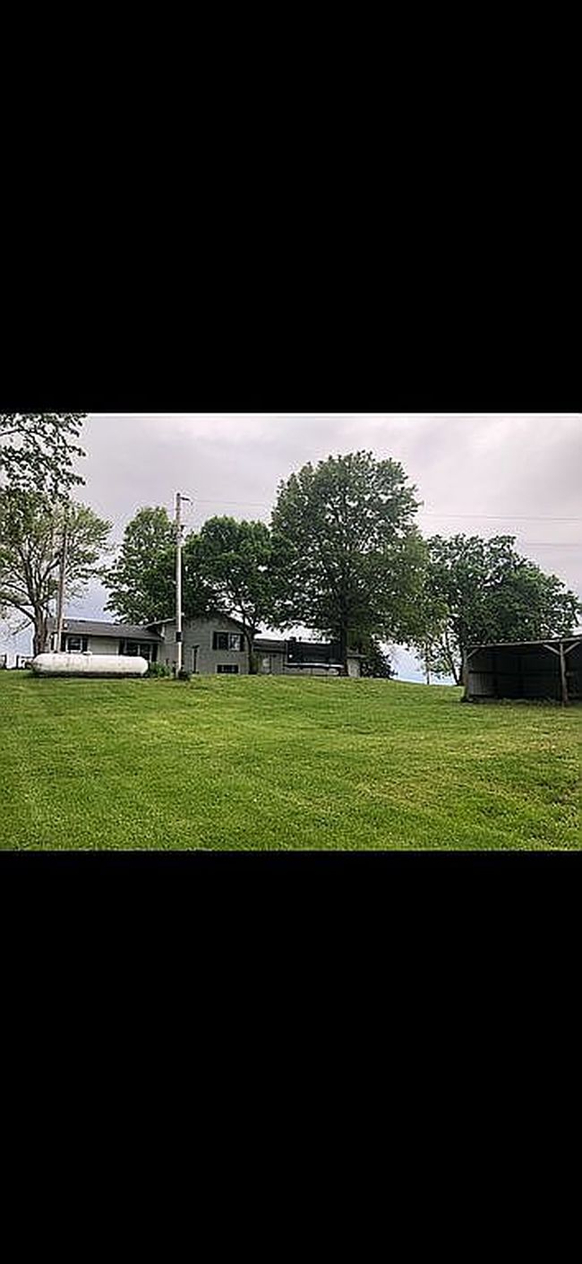 Photo of 1085 Merritt Blacktop Rd, Bluffs, IL