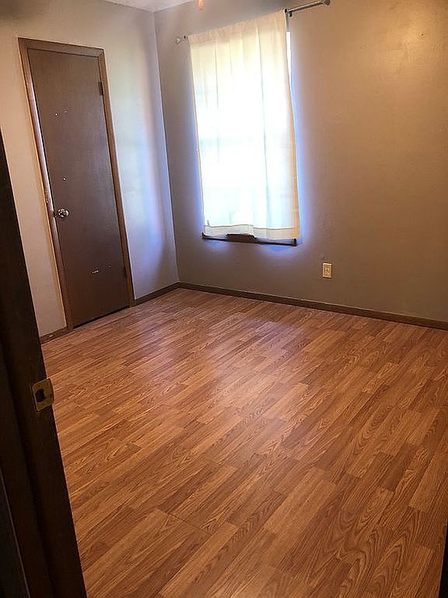 Photo of 903 E Franklin Ave
