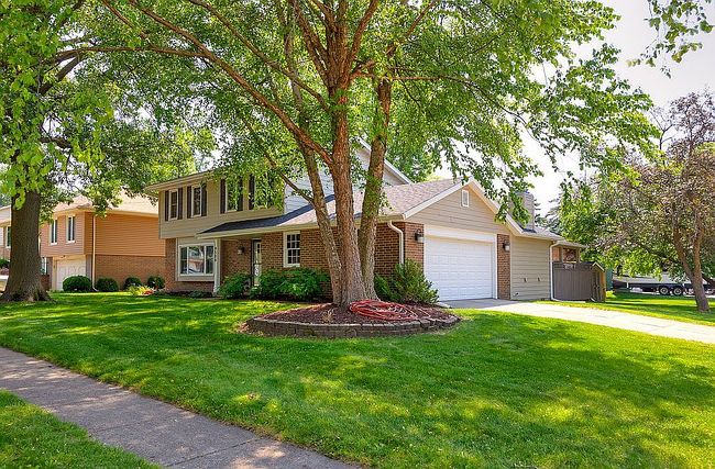Photo of 4508 62nd St, Urbandale, IA